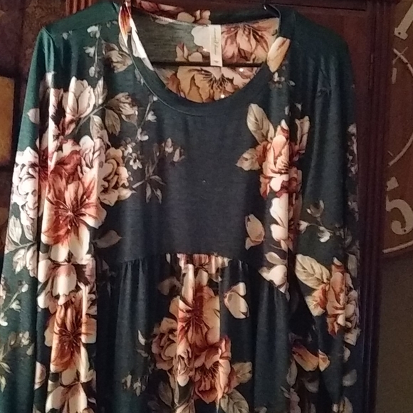 Dress - Picture 2 of 2